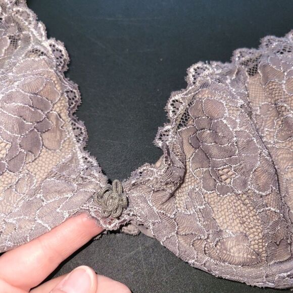 Victoria's Secret Very Sexy Push Up Without Padding Bra 34B - Picture 3 of 8